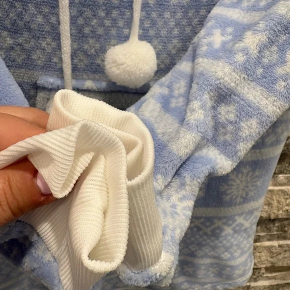 Ardene Light Blue Fuzzy Hoodie, size xs, like new - Picture 3 of 7